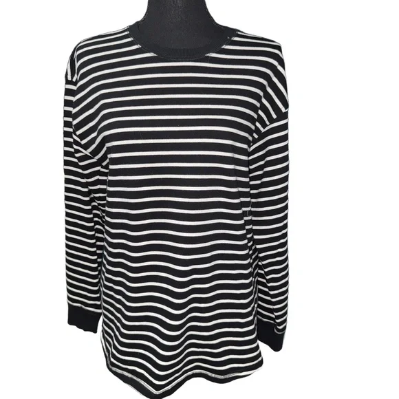 Zara NWOT Women’s Striped Long Sleeve Sweater in Black And White-Size Medium - Picture 2 of 9